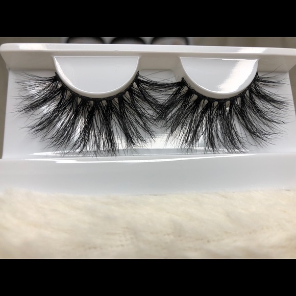25mm cruelty free mink lashes - Picture 2 of 2